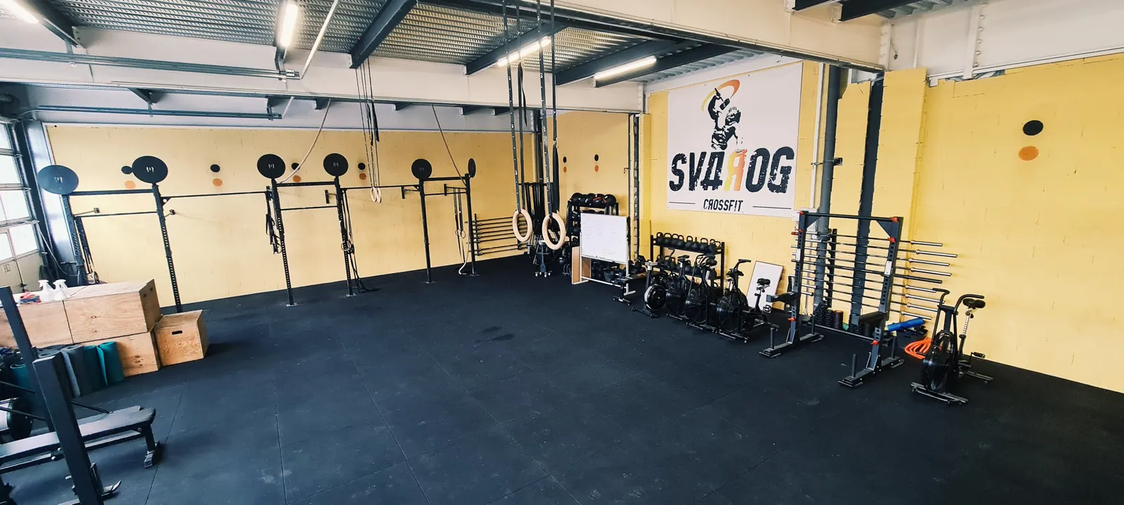La box Svarog : rig, anneaux, bâche Svarog et air bikes